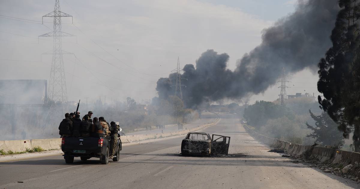 Síria: autoridades tentam “restaurar a ordem” após 568 mortes em três dias; igrejas condenam “massacres de civis inocentes”