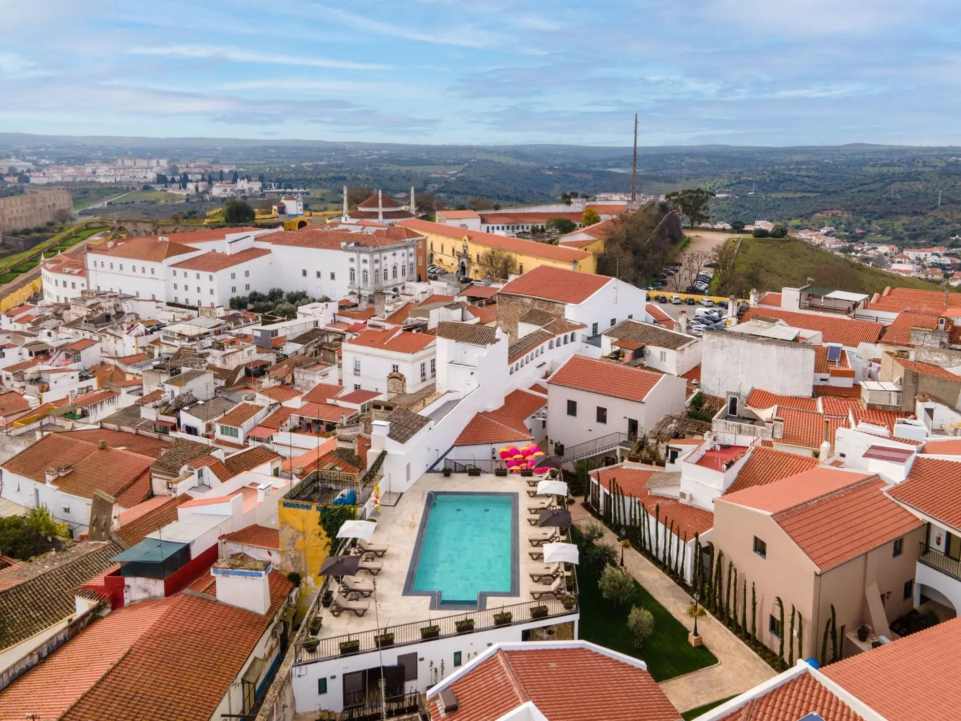 Instituto do Património quer demolir piscina do hotel Vila Galé em Elvas, grupo diz que a obra está licenciada e fala em “perseguição”