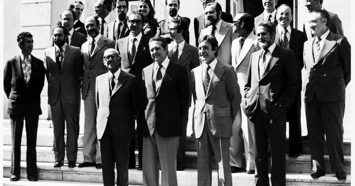 A História Repete-se volta a 1977, quando uma moção de confiança resultou pela primeira vez na queda de um governo