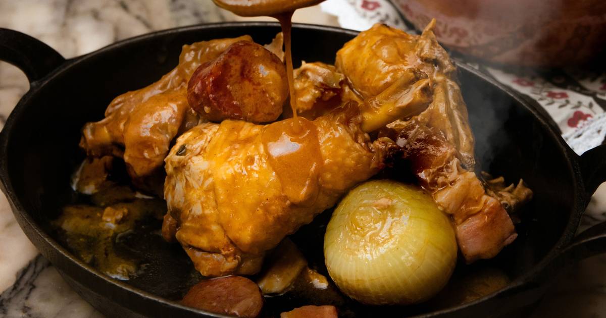 Onde comer “Frango na Púcara”, a receita do Oeste que chegou a inspirar peças de teatro