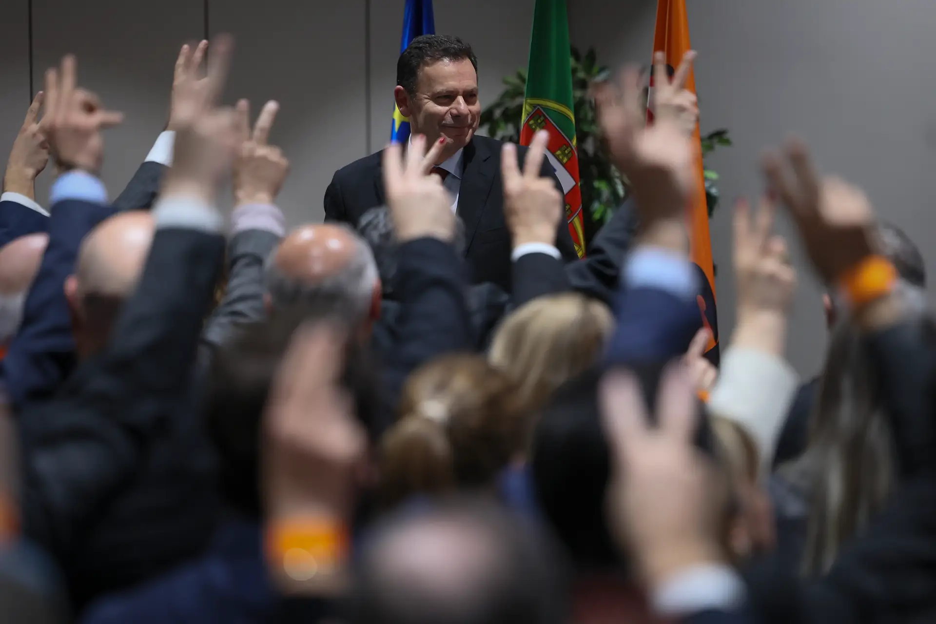Conselho Nacional do PSD em ácidos contra PS e Pedro Nuno. A única voz crítica que se fez ouvir foi mal recebida