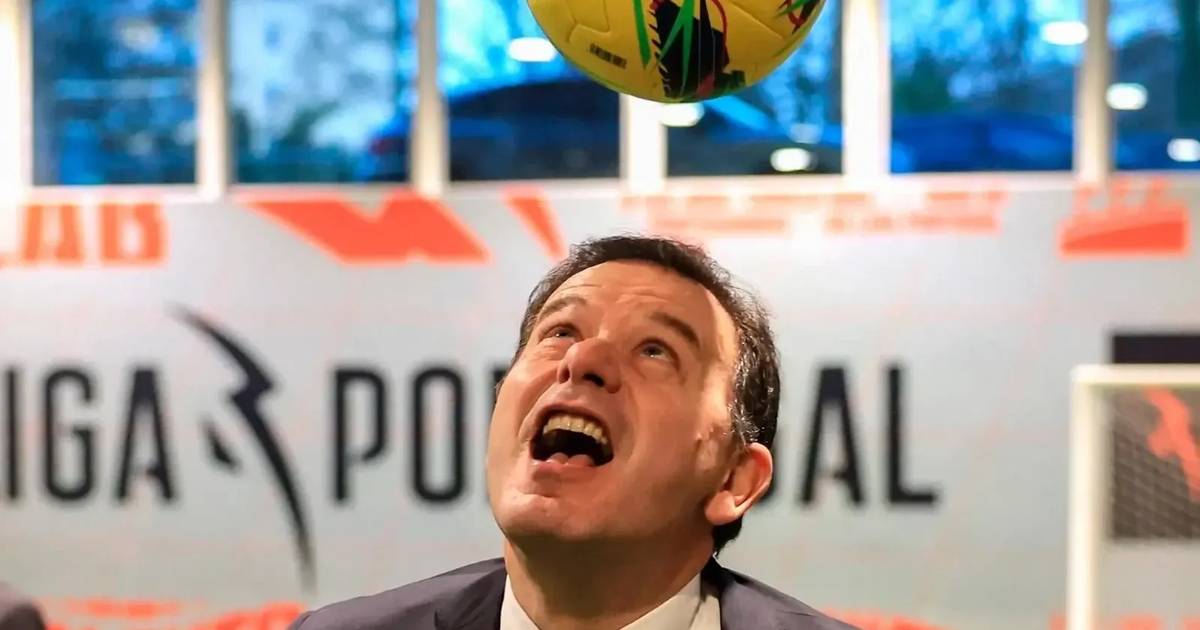 Inimigo Público: Governos passam a ser disputados de ano em ano, como o campeonato nacional de futebol