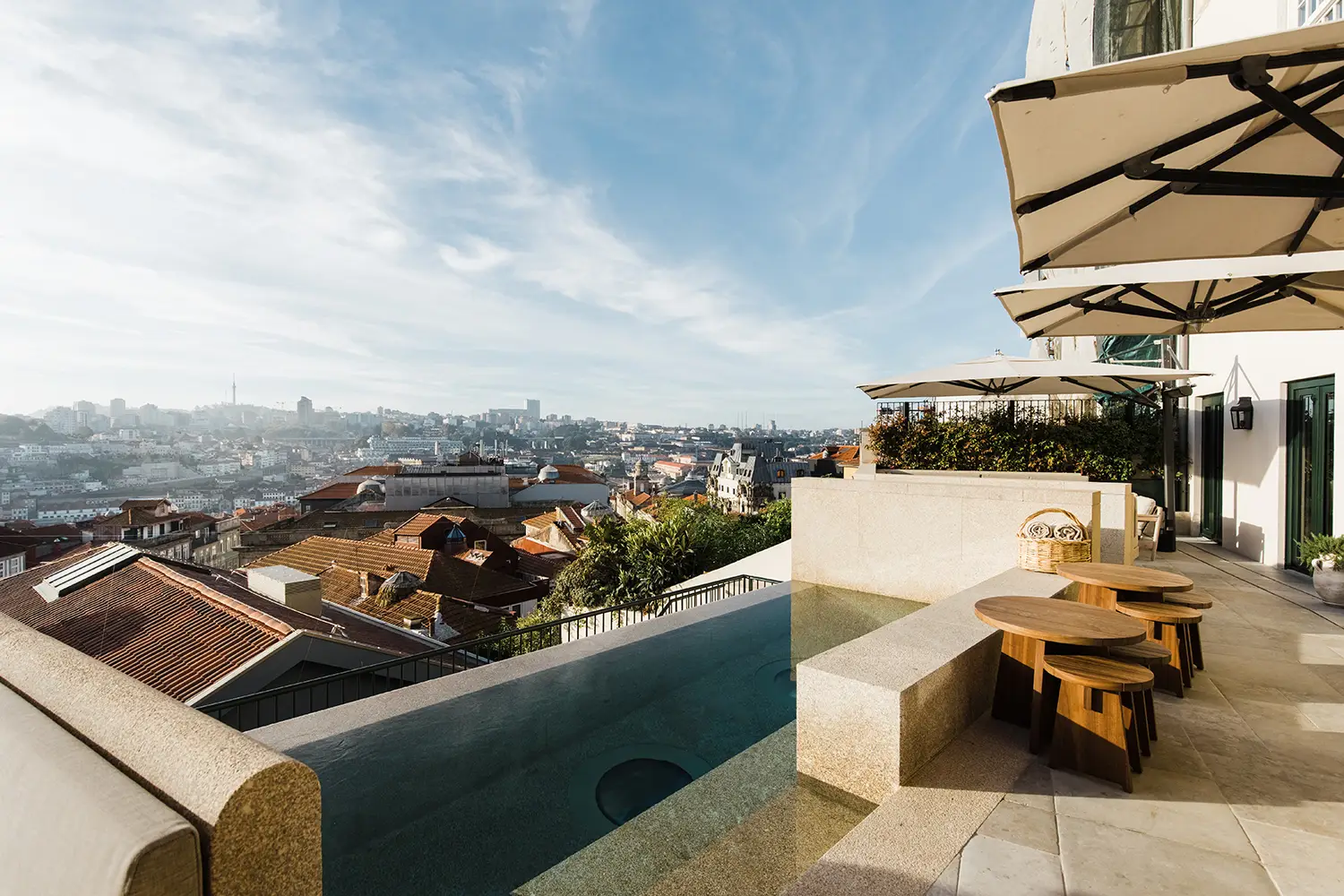 Com concerto de harpa e cozinha de Nuno Mendes, um dos mais exclusivos hotéis do Porto abre as portas para um jantar no terraço