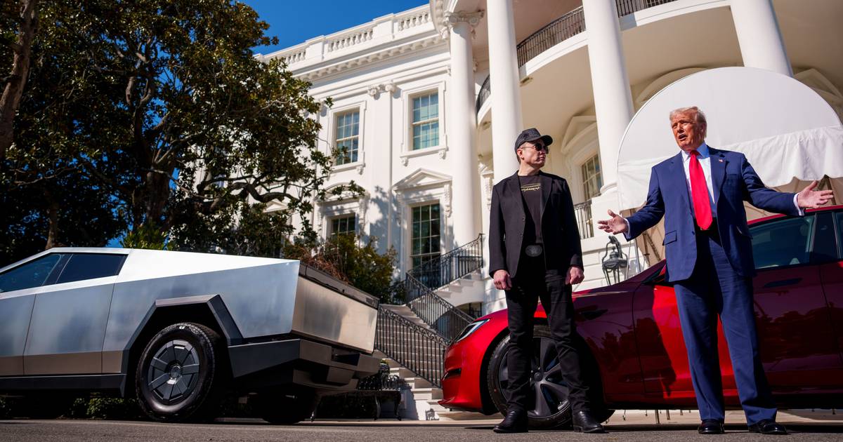 Trump vende os Tesla de Musk na Casa Branca: "Ele não pode ser punido por ser um patriota"