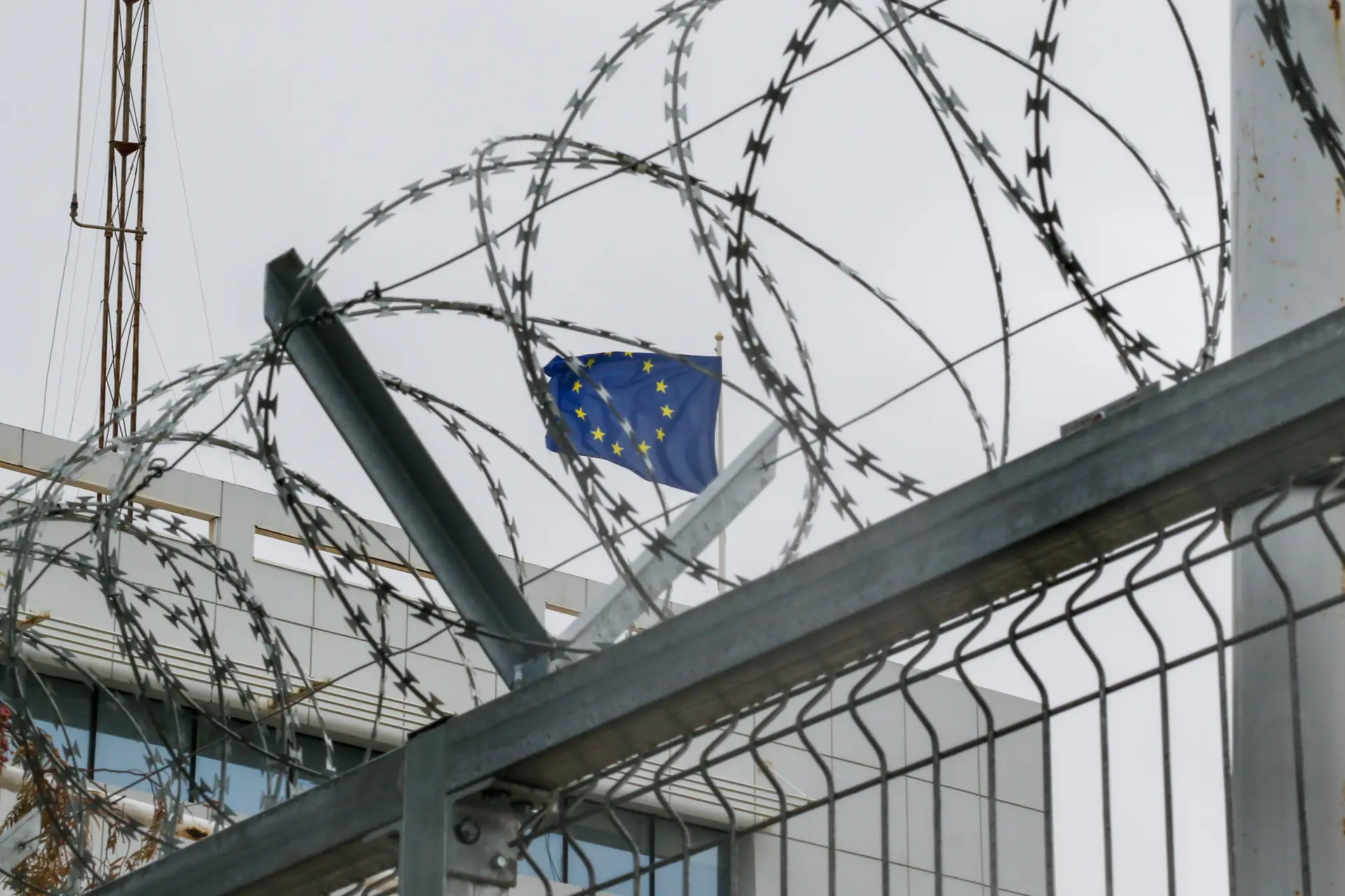 Só 2% dos portugueses quer uma UE com um papel “menos importante” em questões de segurança: três em cada quatro aprova reforço
