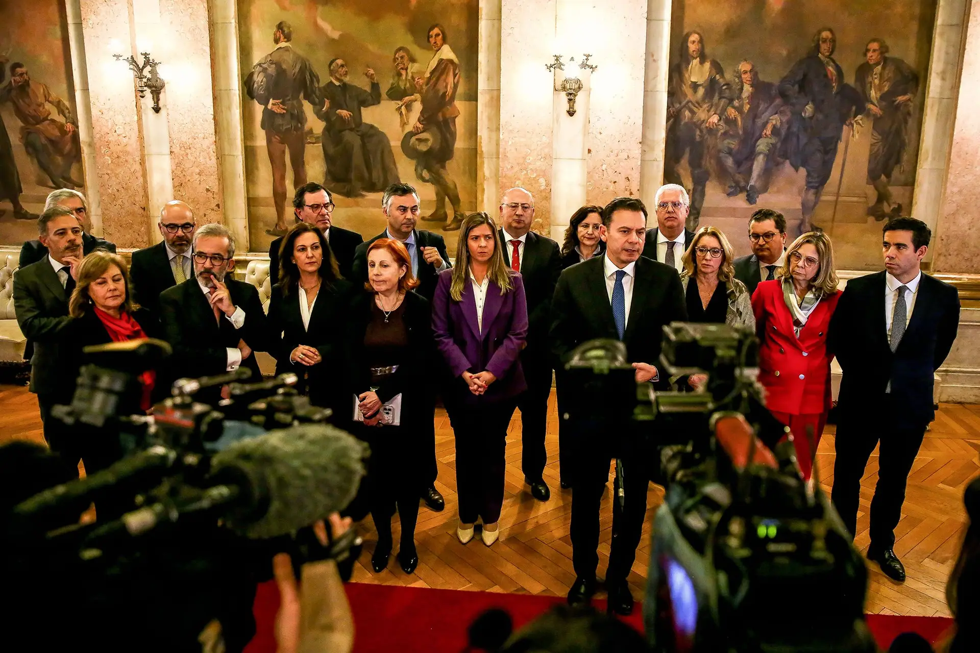 O Governo, nos Passos Perdidos, depois de ter caído com a rejeição da moção de confiança