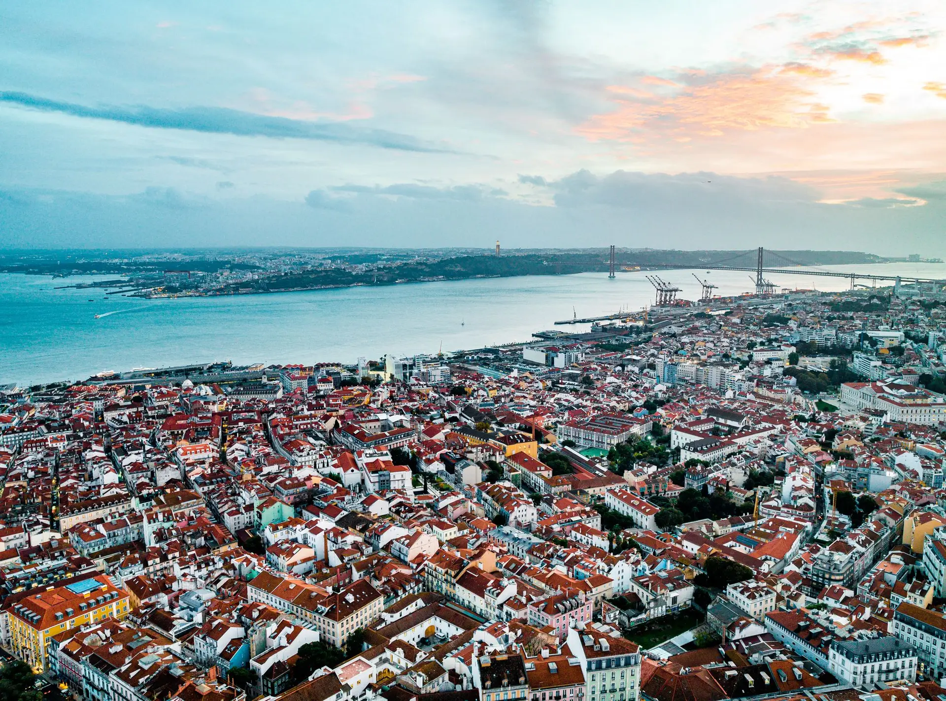 Redes de imigração ilegal detetadas em 17 freguesias de Lisboa: numa mesma rua dois apartamentos tinham 4349 moradores