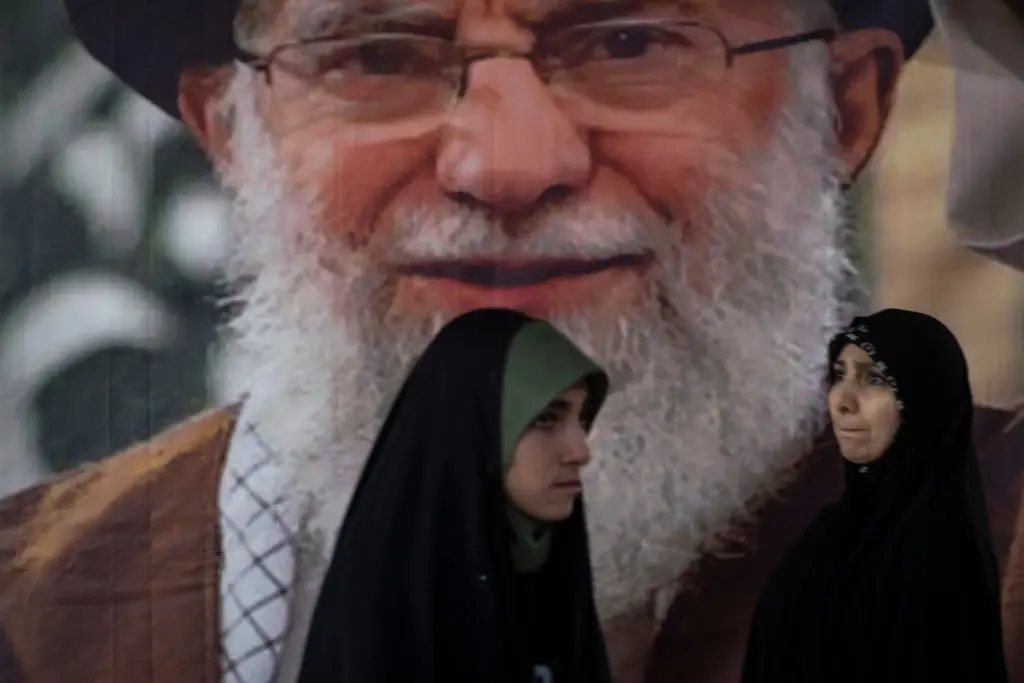 Netanyahu tenta decapitar o regime dos Ayatollahs, nas barbas de Trump. Conseguirá o mundo evitar uma guerra regional?