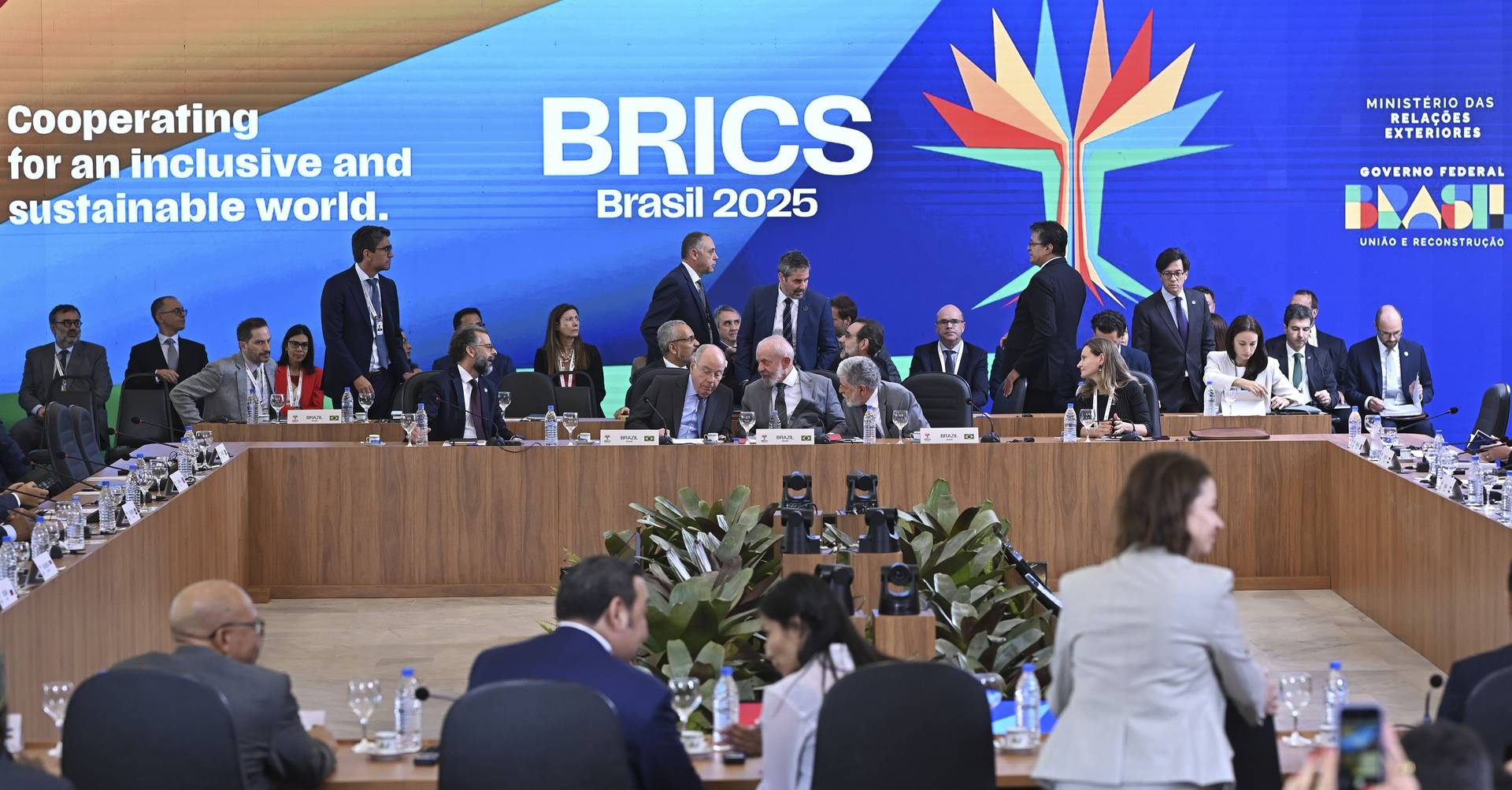 BRICS Exigem Reforma Imediata do FMI e Banco Mundial: Um Novo Capítulo na Governança Global?