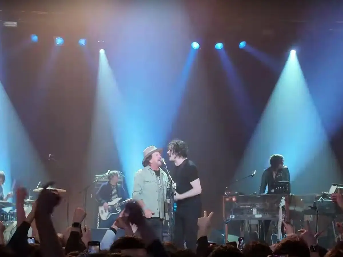 Eddie Vedder e Jack White juntos a cantar 'Rockin' in the Free