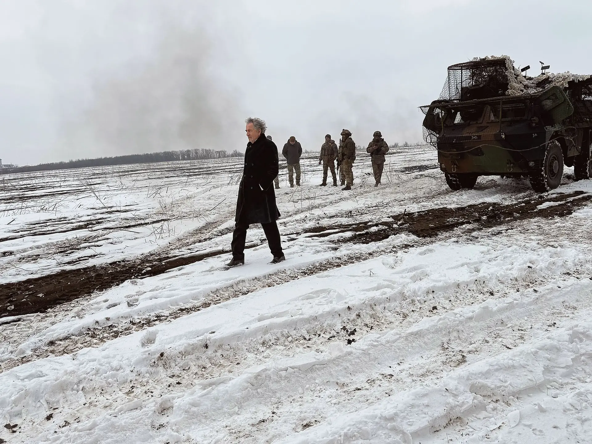 “Acredito em Macron. É um amigo e um perito militar, que conhece todos os pormenores”: com Zelensky na linha da frente da guerra