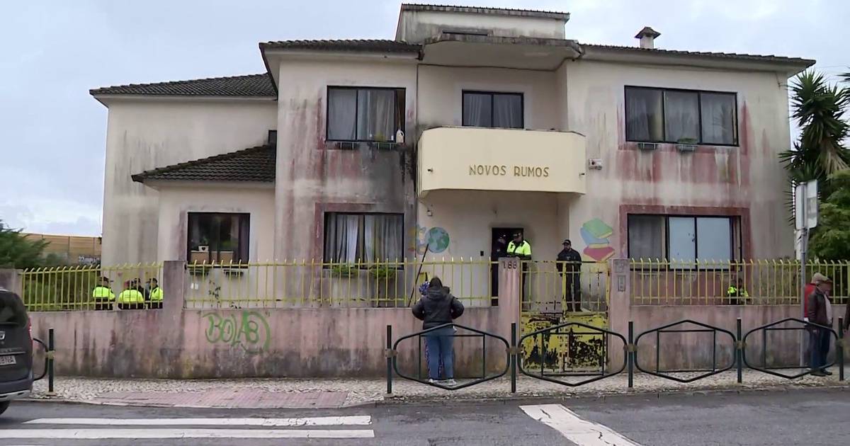 Mais de 40 “imigrantes legalizados” viviam numa antiga escola em Massamá: alguns chegavam a pagar 500 euros de renda