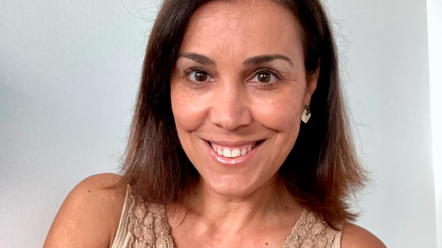 Tudo às claras, com Vânia Beliz: no SNS, “a partir do momento em que deixas de ser fértil, já não se interessam por ti”