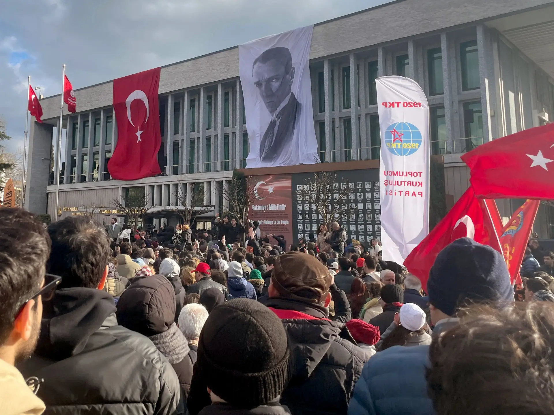 Protesto em Istambul contra a detenção do autarca Ekrem Imamoglu 
