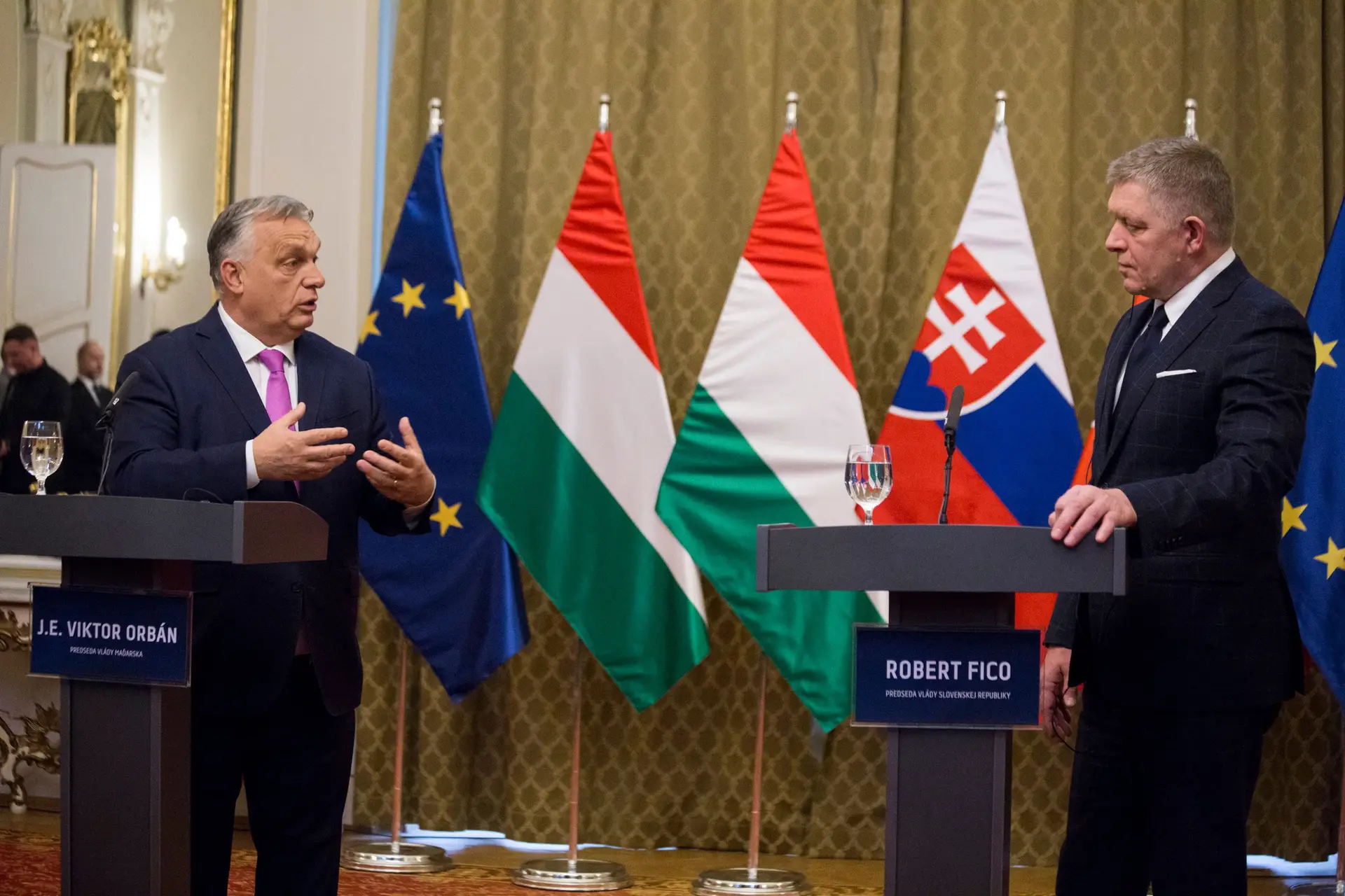 Os primeiros-ministros húngaro, Viktor Orbán, e eslovaco, Robert Fico