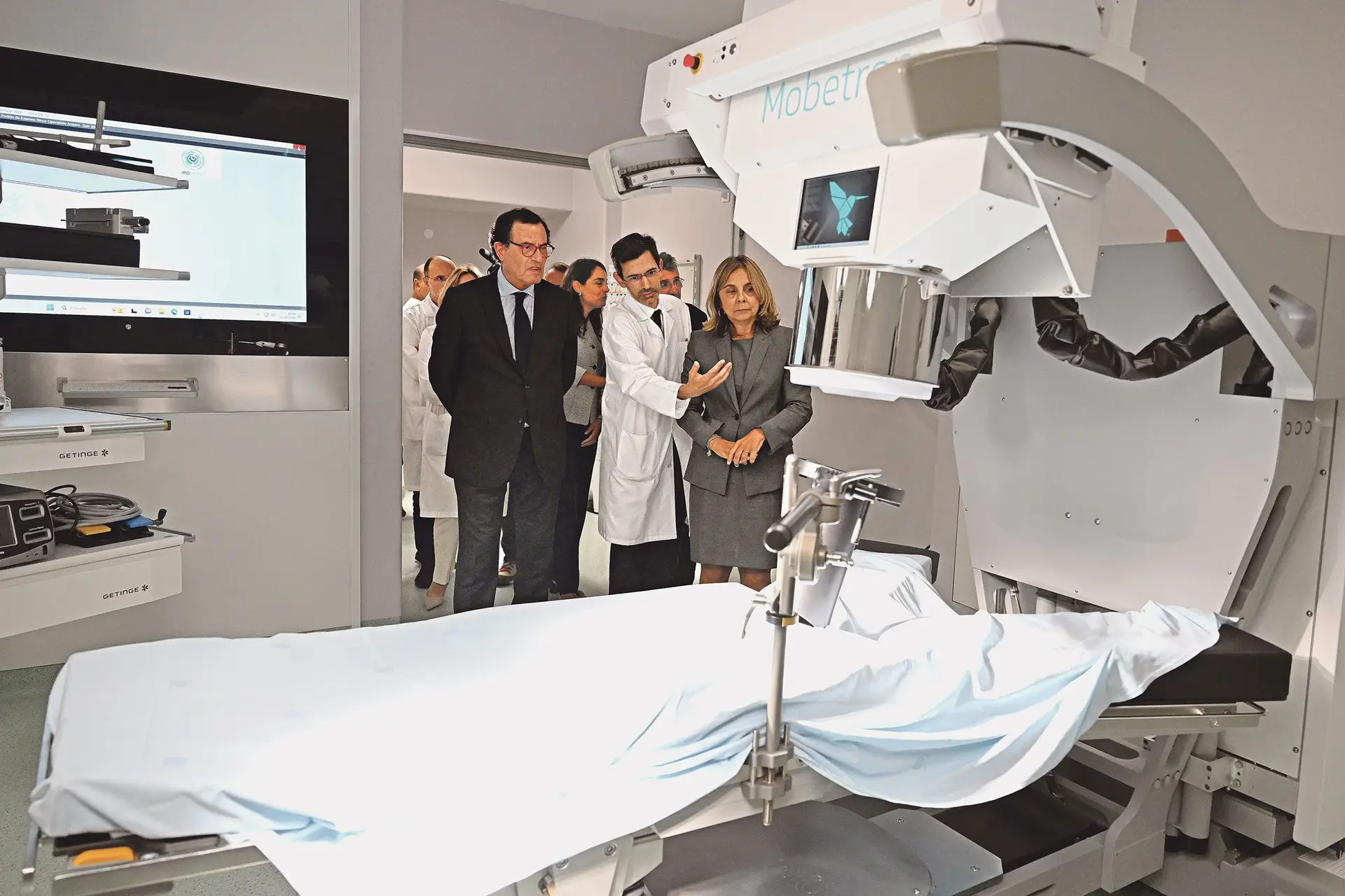 A ministra da Saúde, Ana Paula Martins, no IPO-Porto, por ocasião da expansão dos cuidados cirúrgicos