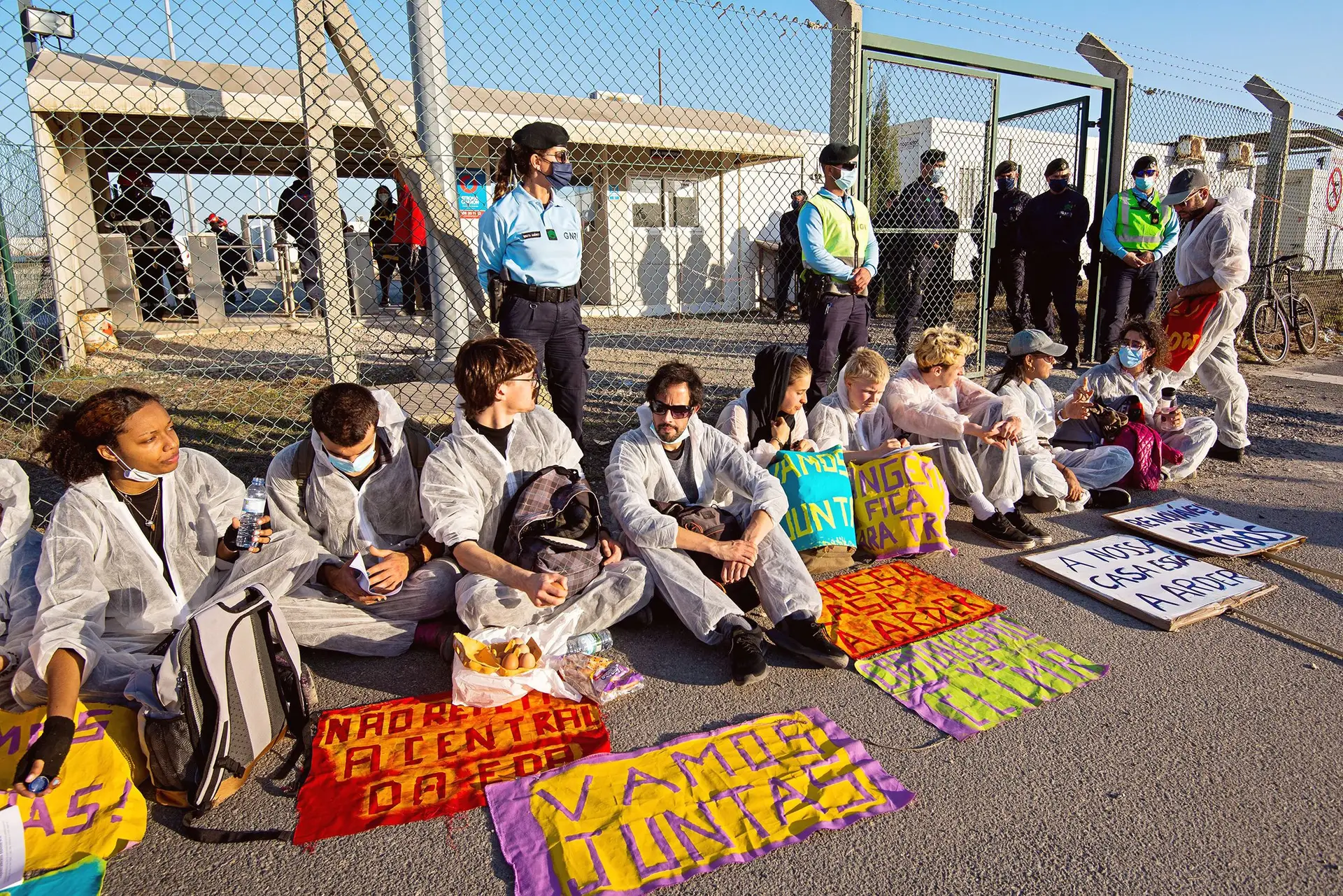 Protestos de vários grupos de ambientalistas na refinaria de Sines decorreram no dia 13 de maio de 2023