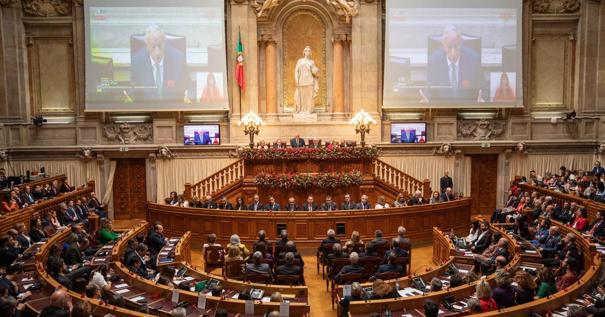 Sessão solene do 25 de Abril vai decorrer nos moldes habituais, Comissão Permanente reúne-se três vezes