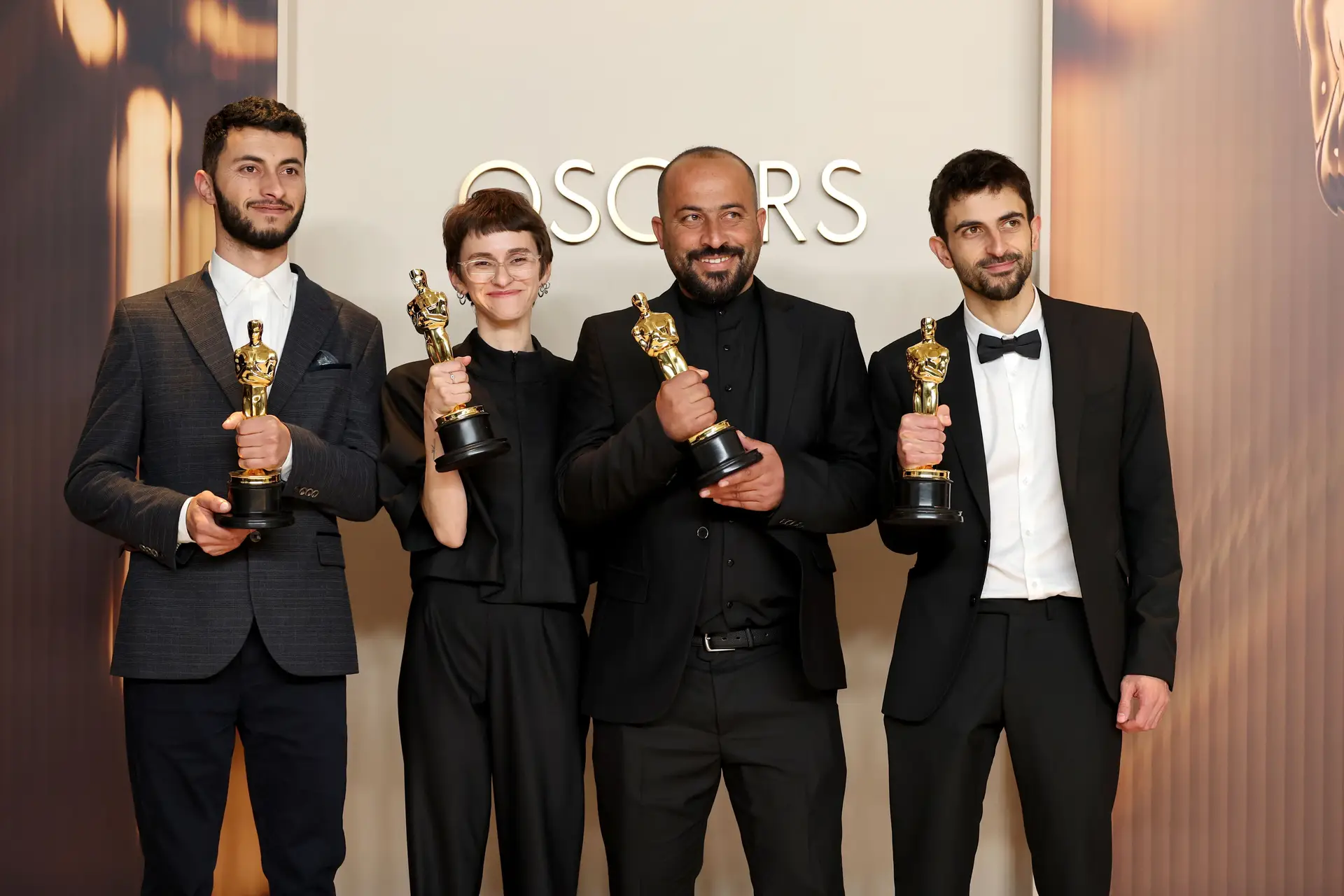 Basel Adra, Rachel Szor, Hamdan Ballal e Yuval Abraham, vencedores do Óscar de Melhor Documentário por "No Other Land", na 97.ª edição dos Óscares,
