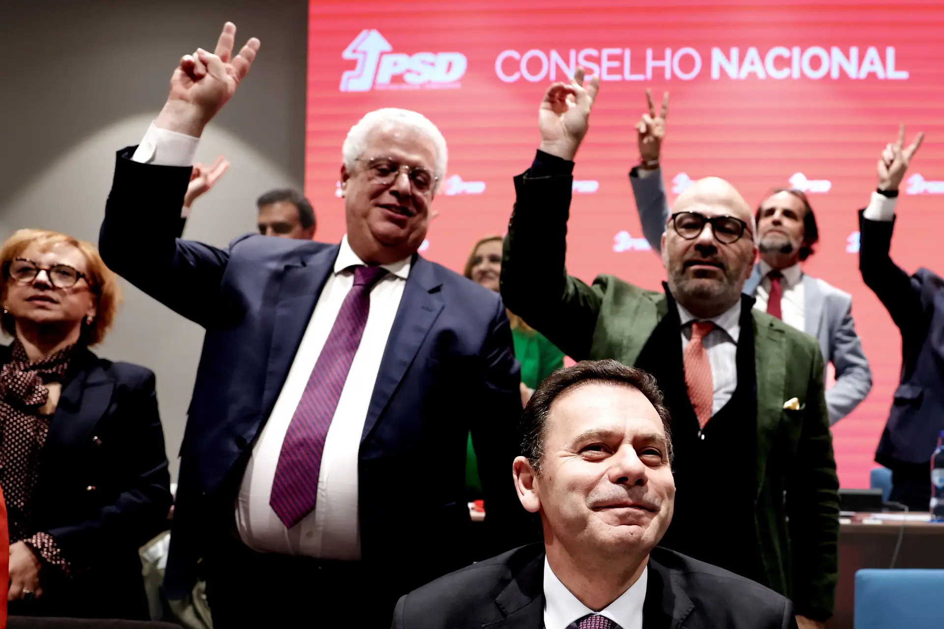 Montenegro pede "reforço" do Governo e desafia PS a mostrar projeto e capacidade de governar