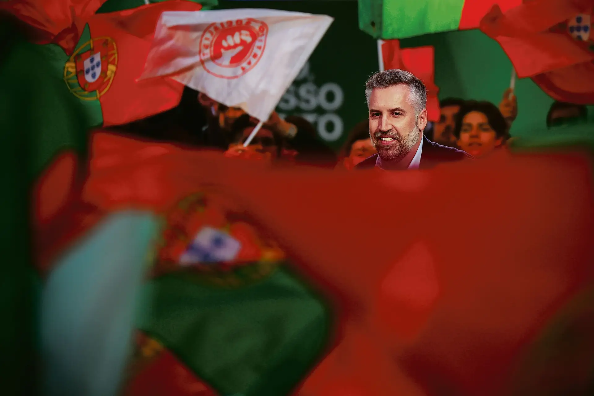 PS: lista para as eleições legislativas aprovada com 92% de votos a favor (e há uma "rapper" elegível)