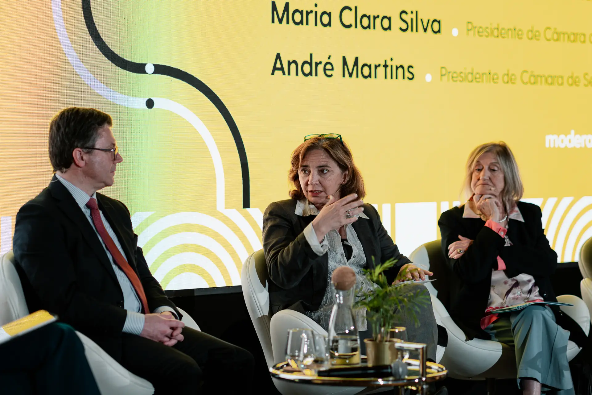 Hugo Luís, presidente da Câmara de Mafra; Inês de Medeiros, presidente da Câmara de Almada e Maria Clara Silva, presidente da Câmara do Montijo