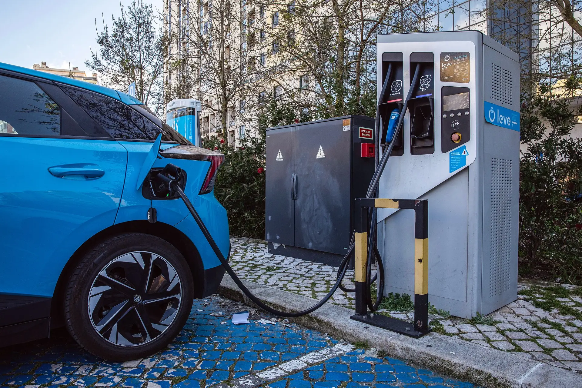 Revisão do regime jurídico da mobilidade elétrica traz novas regras para o carregamento na via pública
