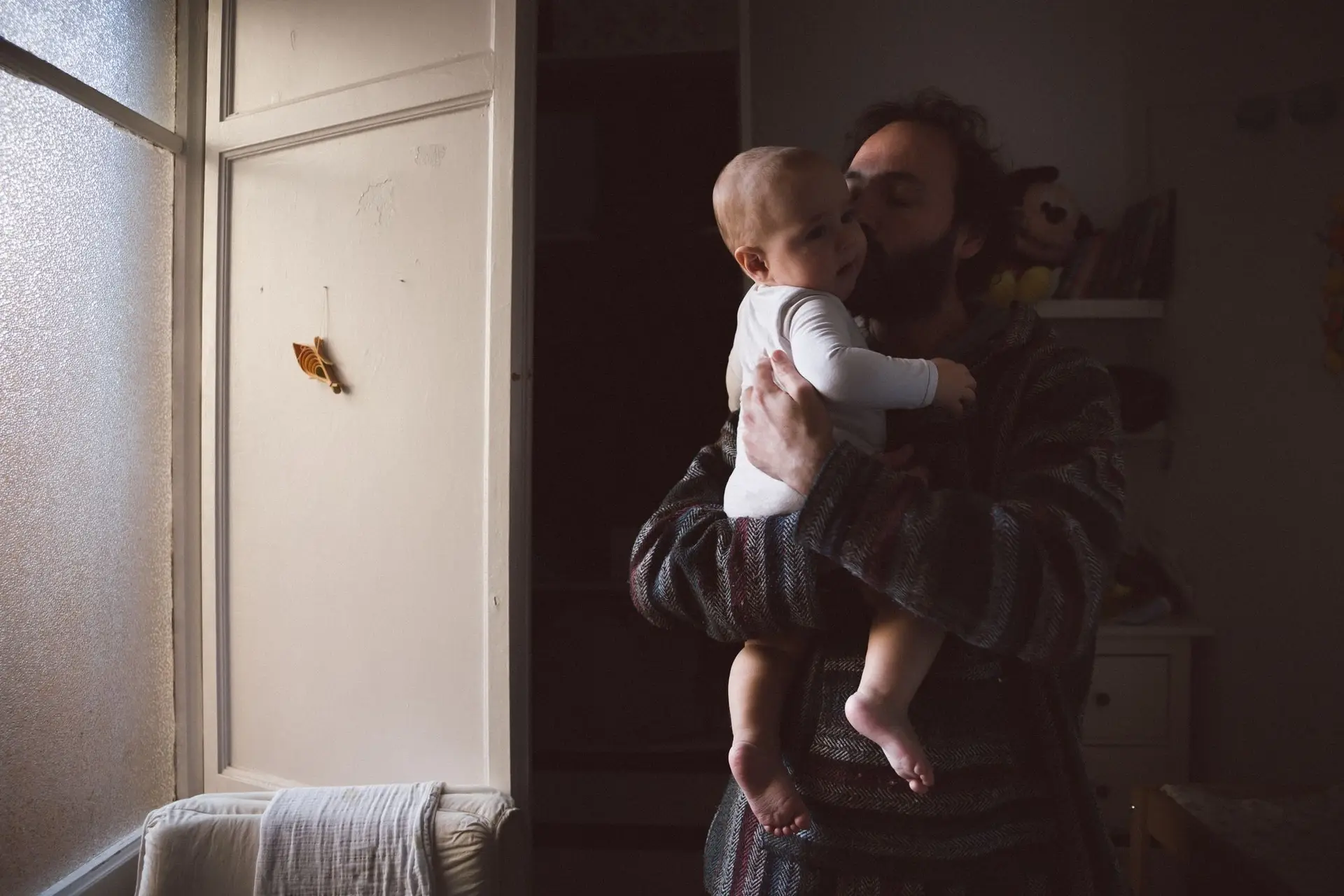 Caiu o número de pais que partilham as licenças parentais com as mães no ano em que os incentivos aumentaram