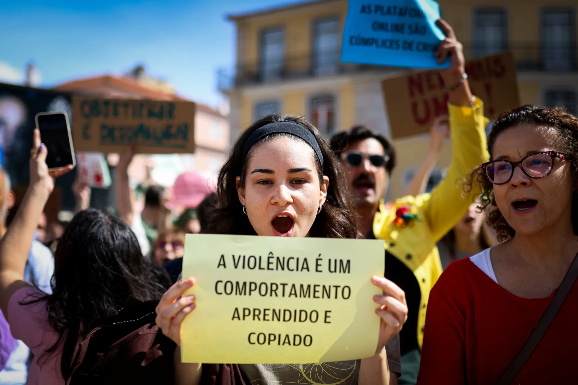 “Violação não tem perdão”: centenas manifestaram-se em frente ao Parlamento