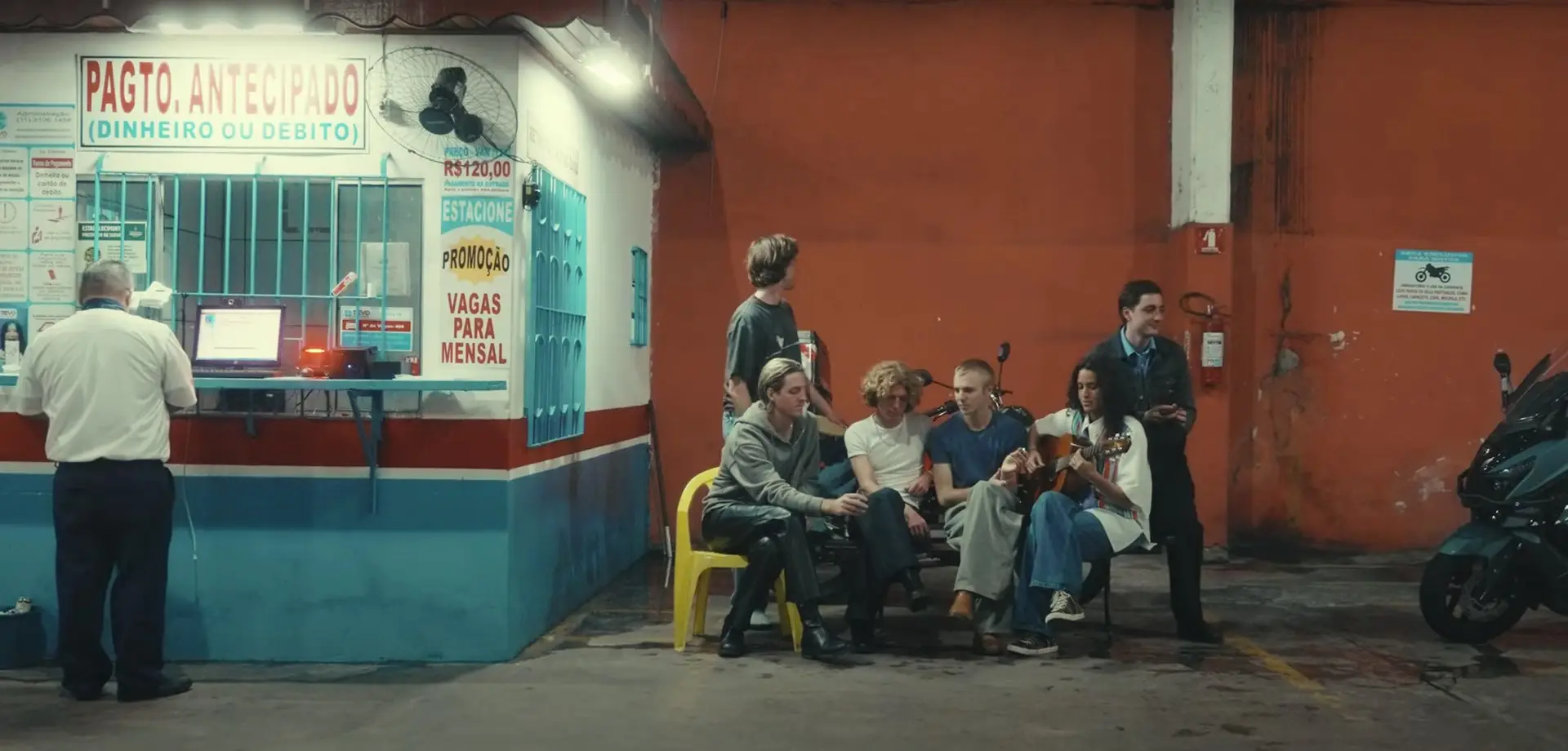 Os Parcels e a portuguesa Maro encontraram-se no Brasil e gravaram um videoclip num só ‘take’: veja aqui ‘Leaveyourlove’