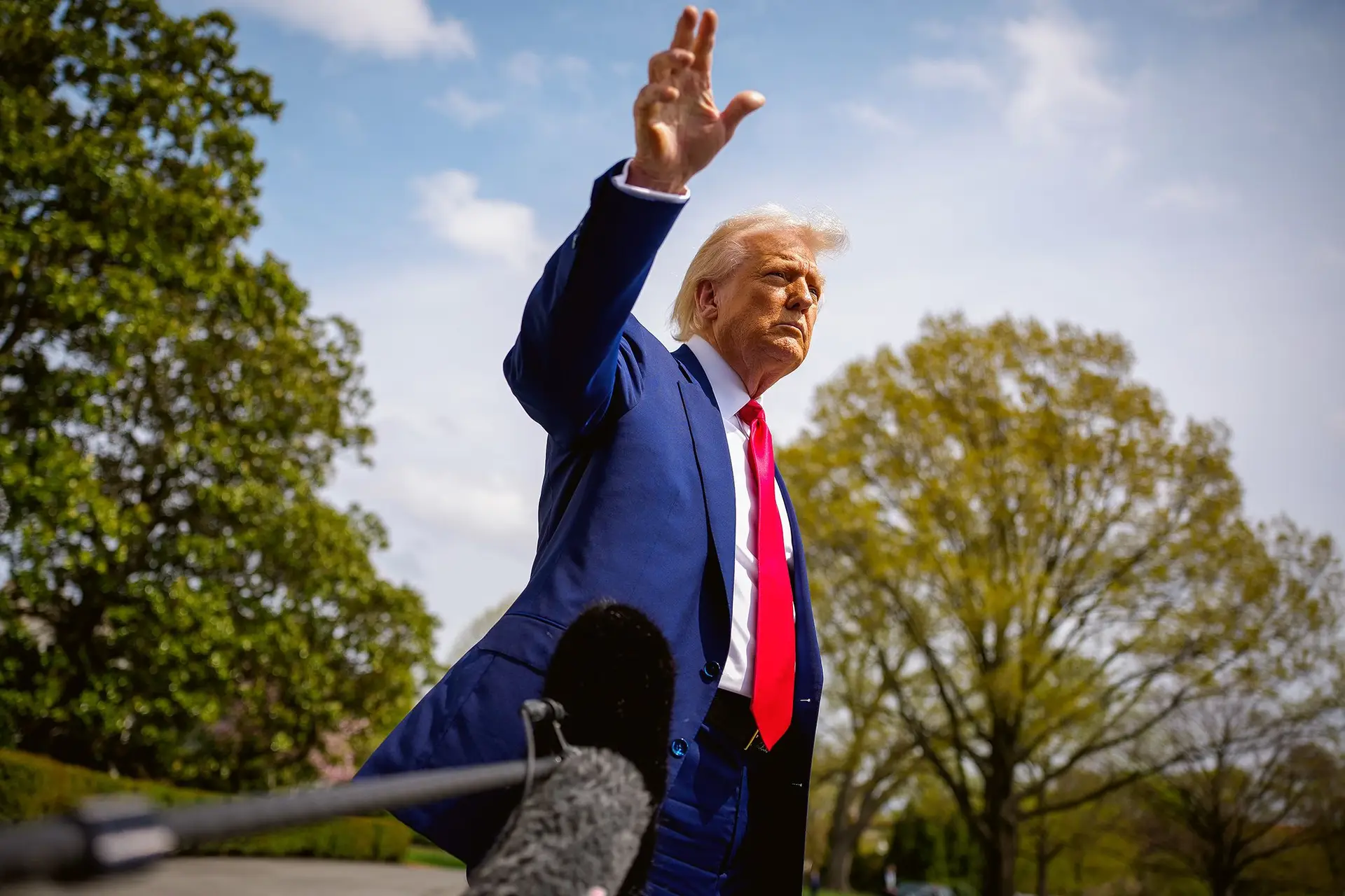 “Trump ficará na história como um marco de má governação”: William Halal em entrevista