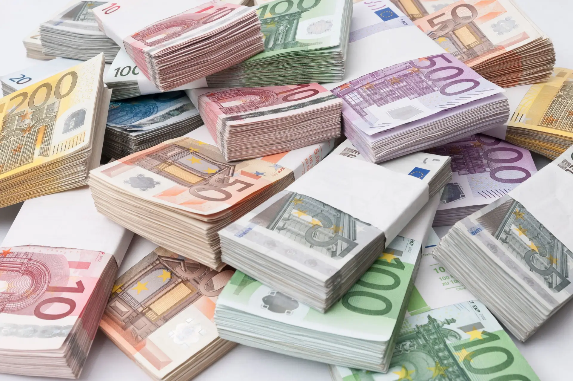 Em 2024, os bancos receberam mais de €2 mil milhões em comissões. Em quatro anos, o valor disparou 21,7%