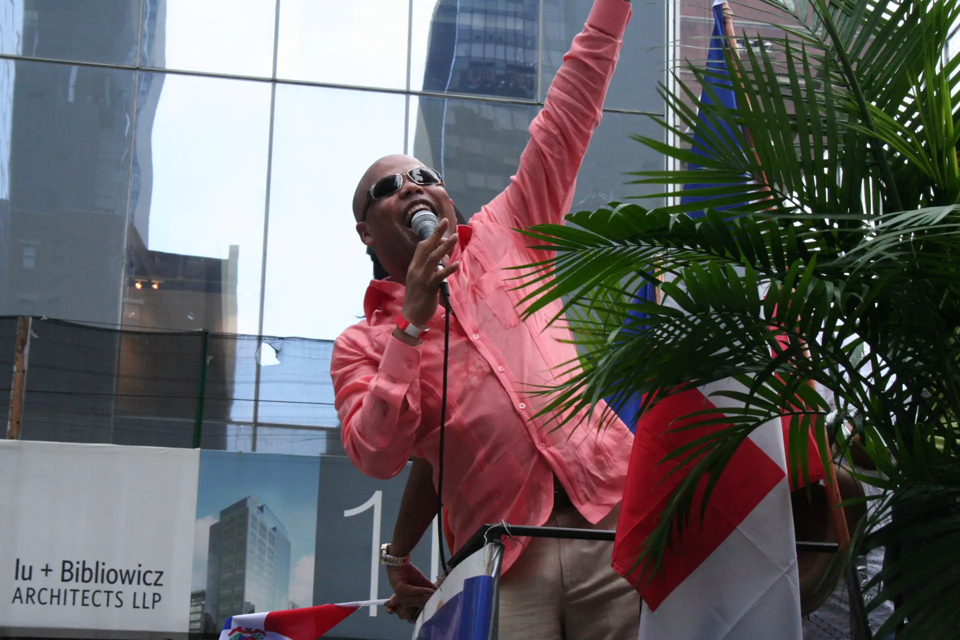 Morreu o cantor merengue Rubby Pérez, uma das vítimas do colapso de um teto numa discoteca da República Dominicana