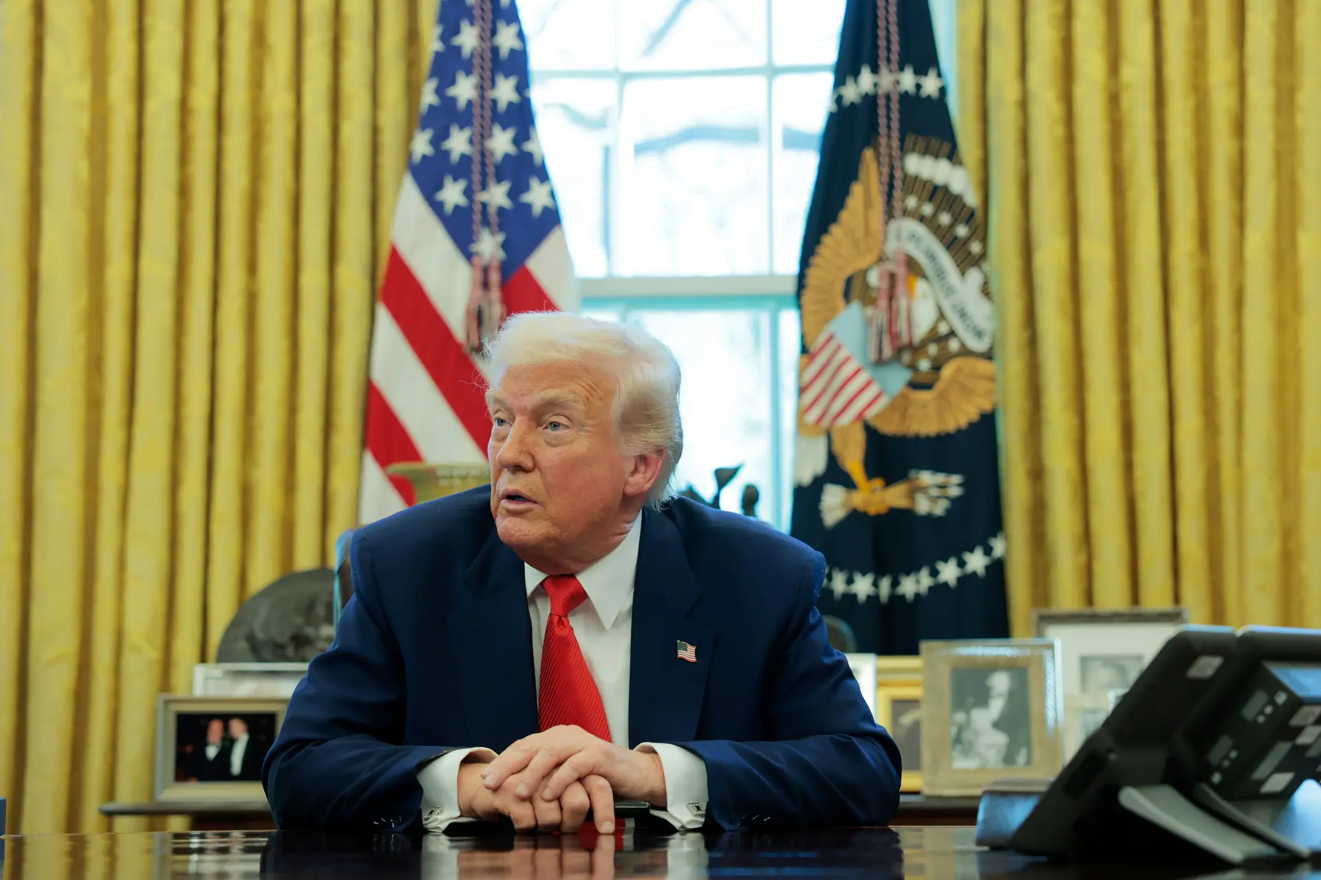Trump pede ao Supremo que levante restrição à expulsão imigrantes para El Salvador