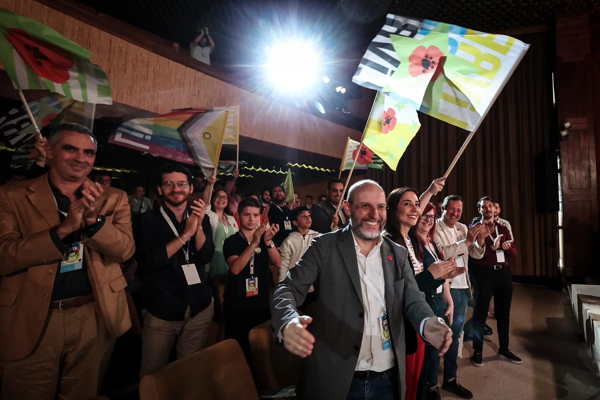 “Deixemos o Luís trabalhar, mas ele tem de decidir onde trabalha”: do “montenegrismo” ao “motosserrismo”, Rui Tavares faz ataque à direita