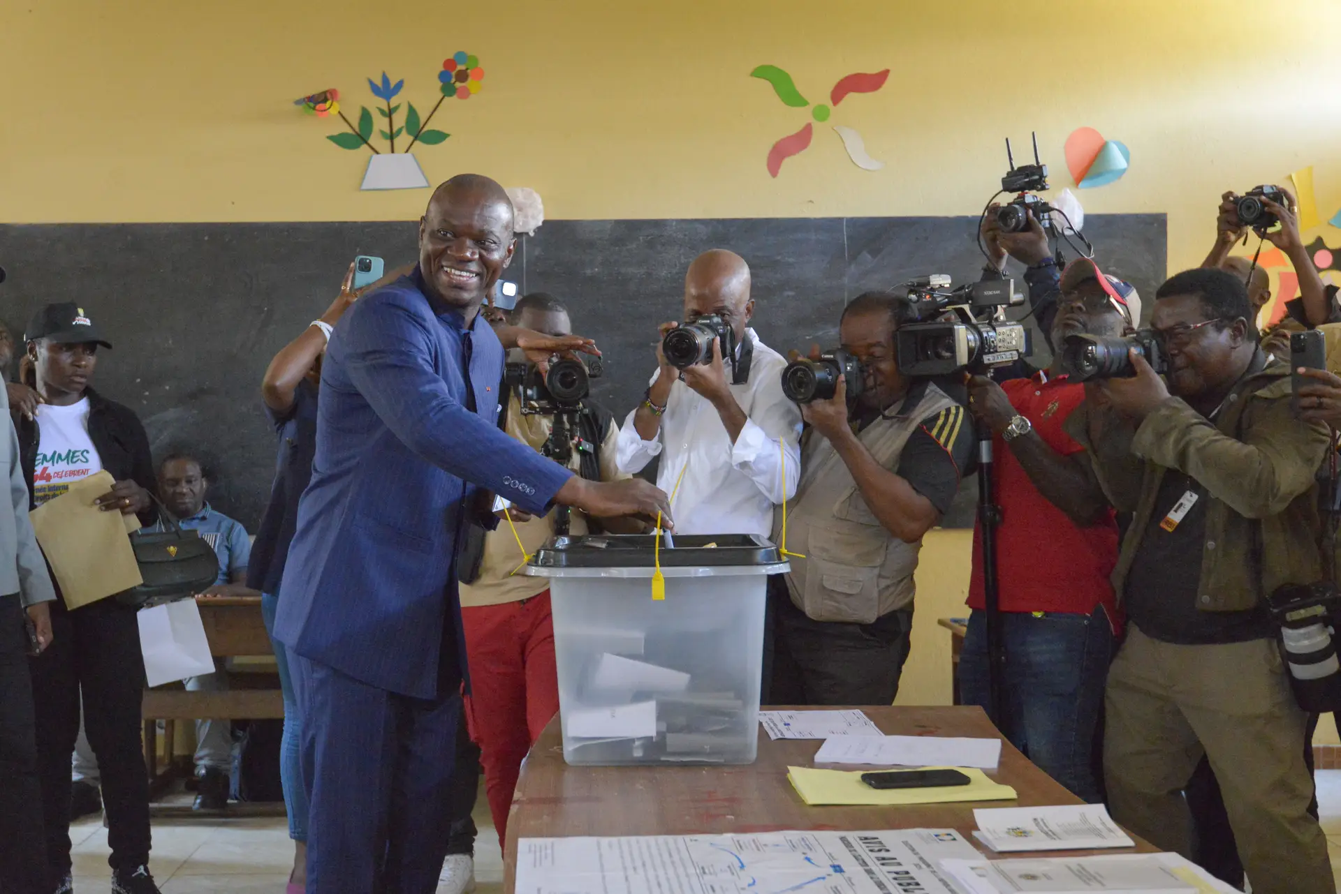 Oligui Nguema liderou golpe de Estado no Gabão, prometeu devolver poder ao povo e foi eleito Presidente com 90% dos votos