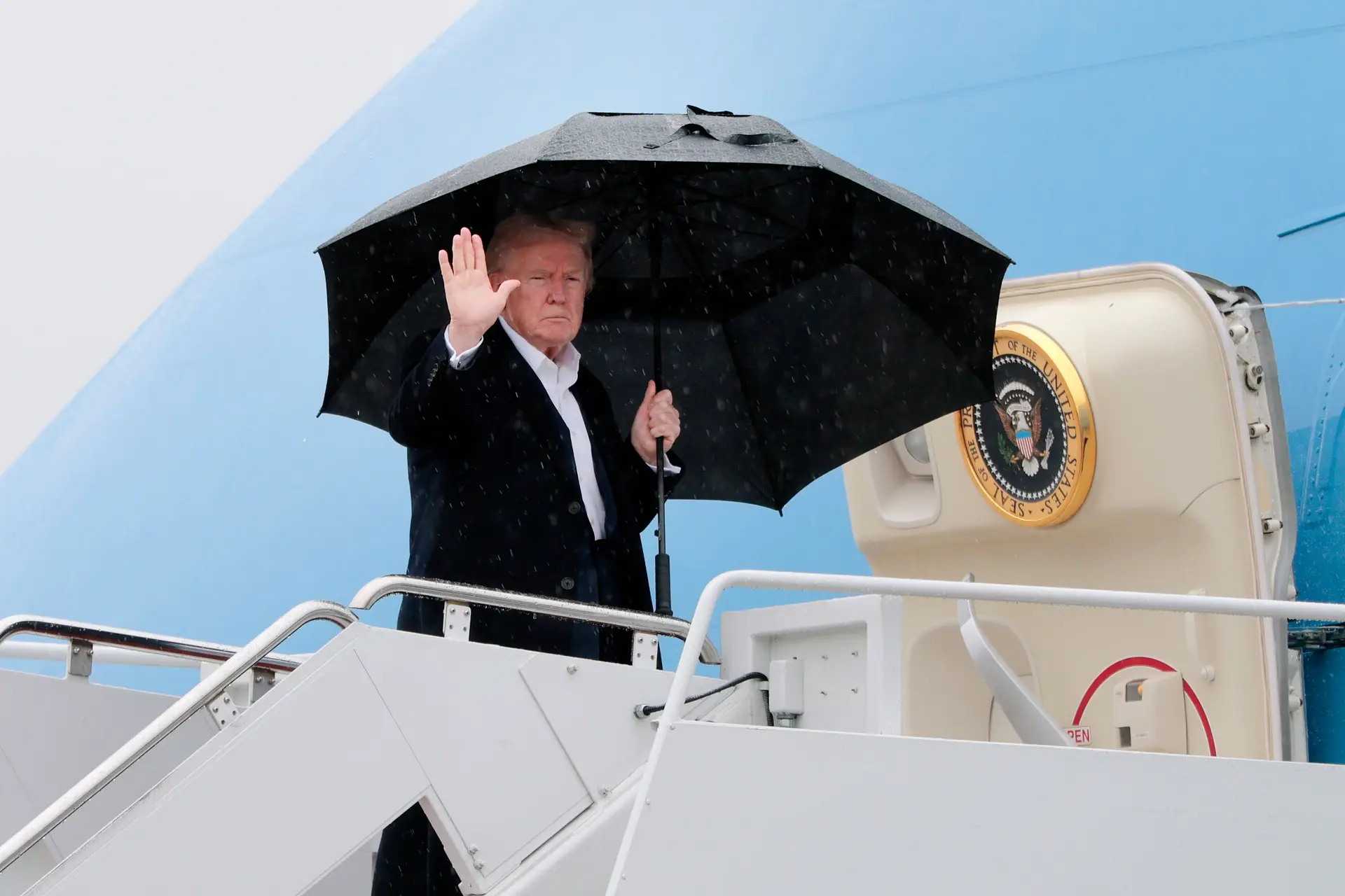 O índice de aprovação de Donald Trump nunca esteve tão baixo desde que voltou à Casa Branca e as tarifas podem explicar a queda