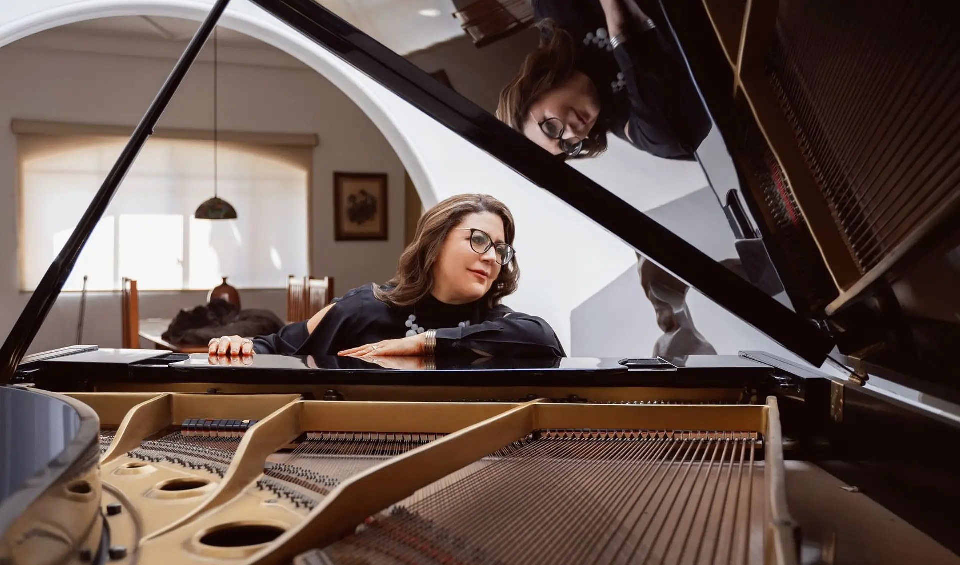 O álbum é de 2024, os prémios de 2025. Urge conhecer “Revolución Diamantina”, da compositora mexicana Gabriela Ortiz
