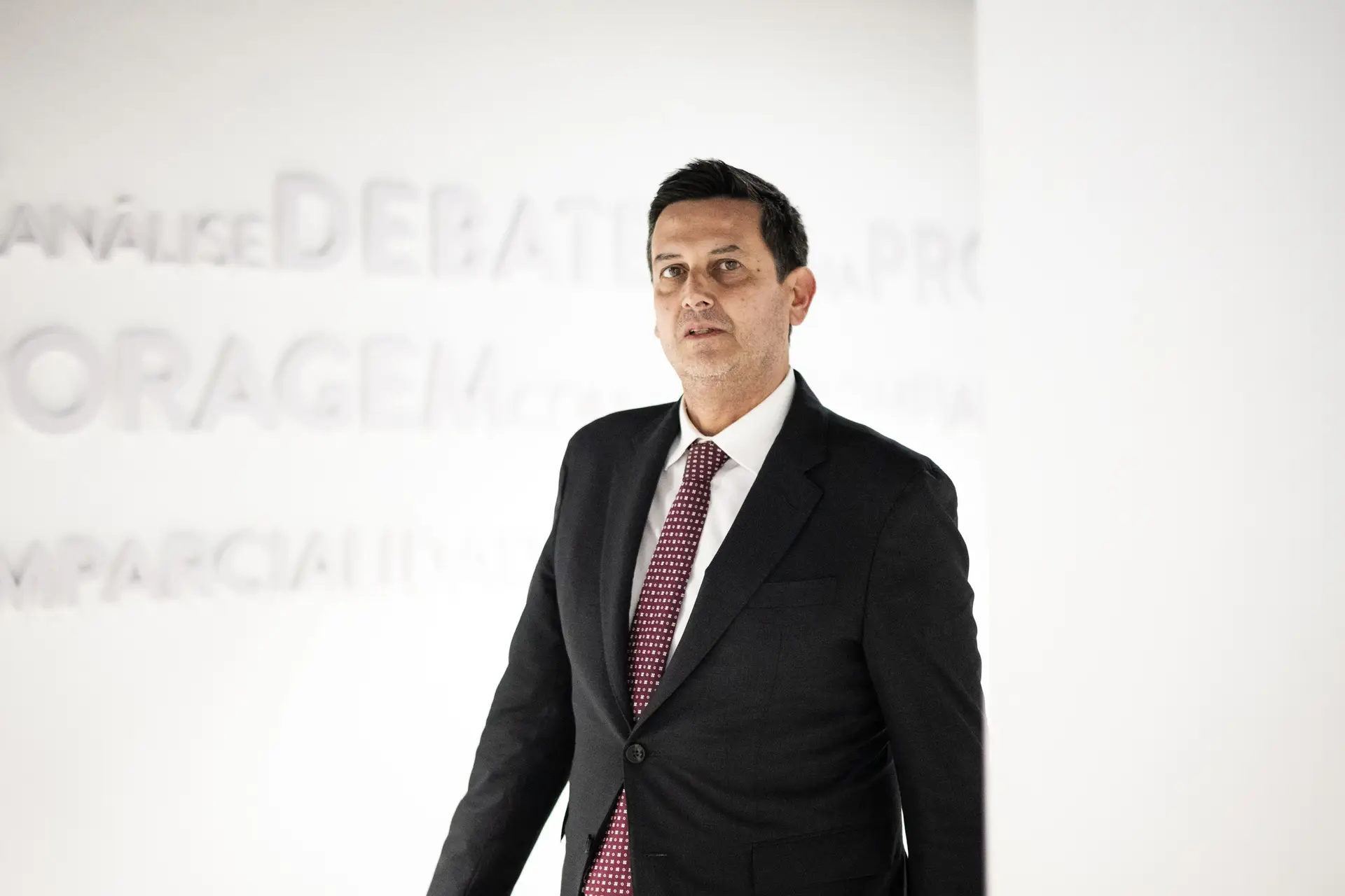 IL acusa Montenegro de "afronta aos portugueses" por só revelar agora dados sobre Spinumviva