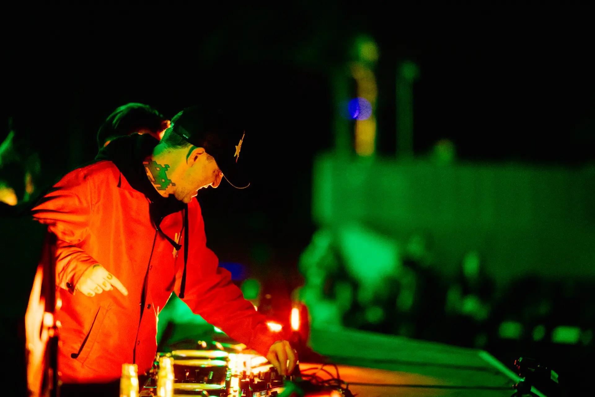Deadmau5 pede desculpa por 'set' desastroso no festival de Coachella: “Provavelmente não volto a tocar cá”