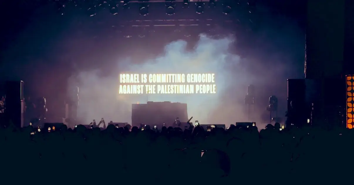 “Se não lhe chamam genocídio, chamam-lhe o quê?": a mensagem pró-Palestina dos Kneecap escapou à “censura” do Coachella