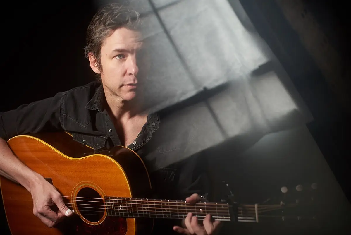 O britânico James Elkington foi "adoptado" por Chicago e tem colaborado com Wilco e Steve Gunn