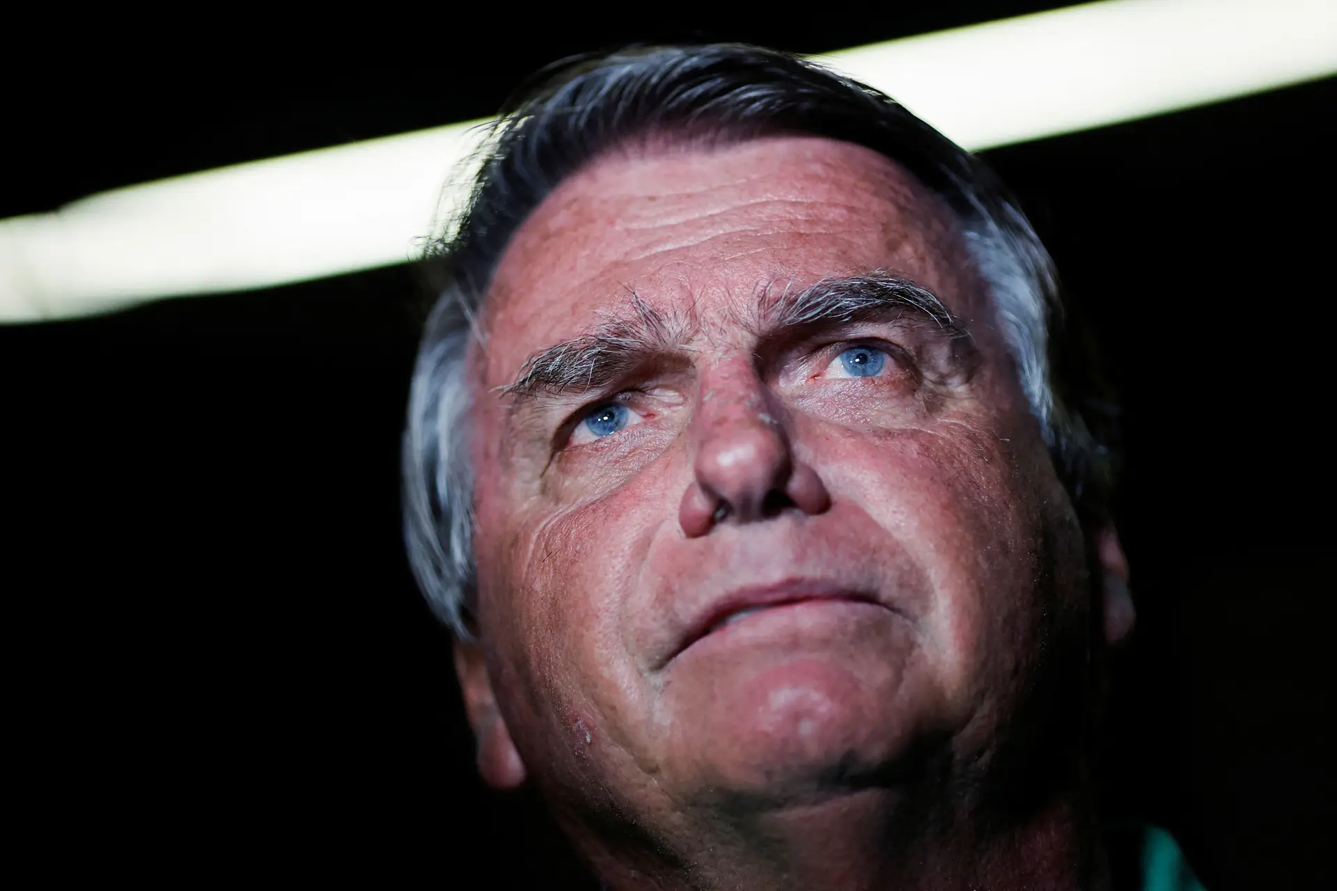 Estado de saúde de Jair Bolsonaro piorou, ex-Presidente do Brasil vai manter-se internado