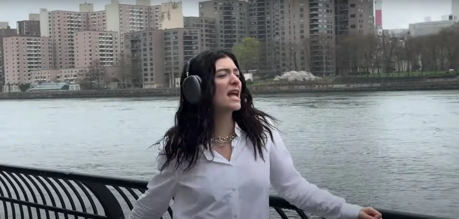 “MDMA no jardim, beijámo-nos durante horas, que foi aquilo?”: chegou a nova canção de Lorde