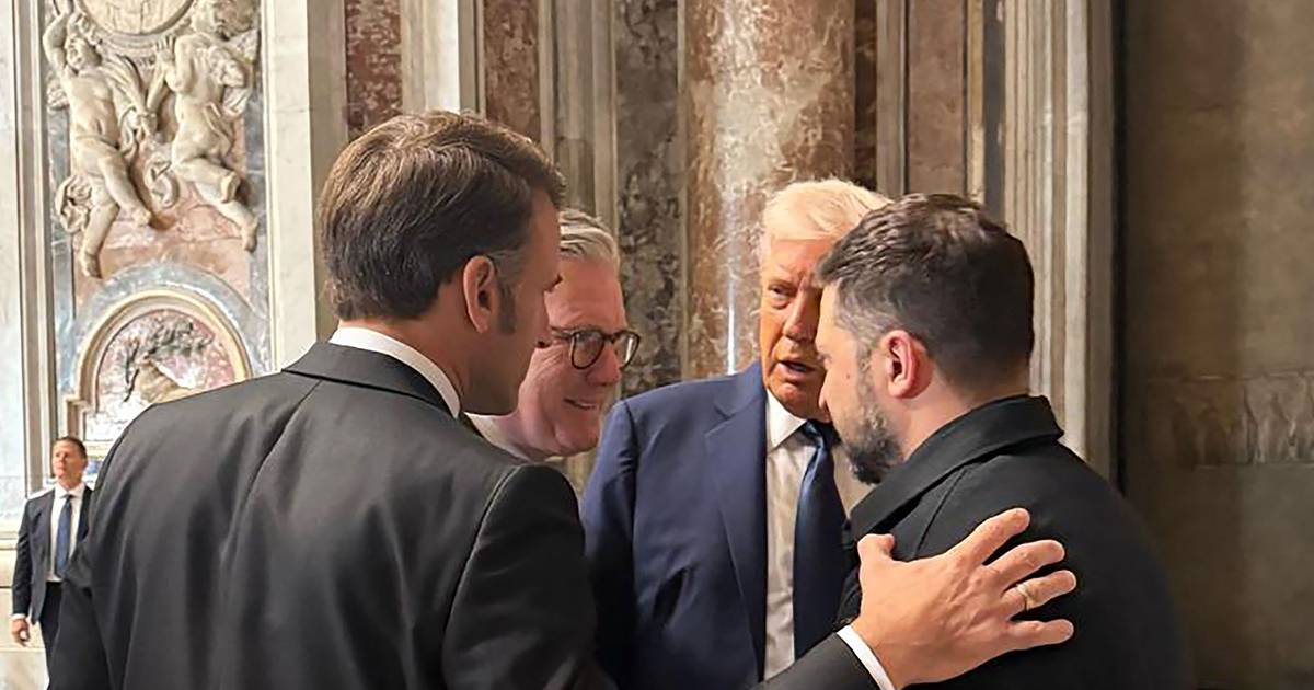 Sob renovado ataque e sem progressos nas negociações, Zelensky acerta estratégia com Starmer, Macron e Merz em Londres