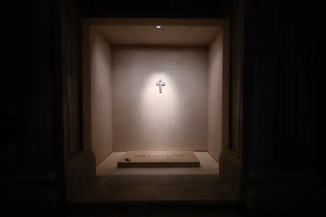 Vaticano divulga imagens do túmulo do Papa Francisco na Basílica de Santa Maria Maior