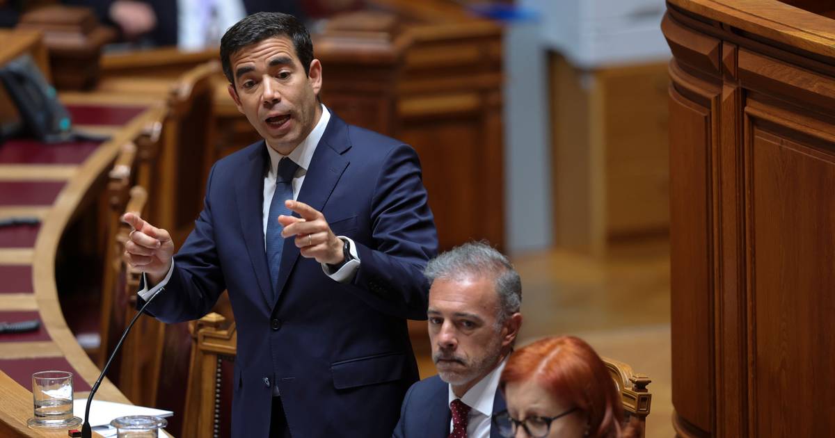 “Oportunistas da desgraça”, “maternidades” e jerricãs”, “comunicação” e “fake news”: o apagão deixou o Governo isolado no Parlamento