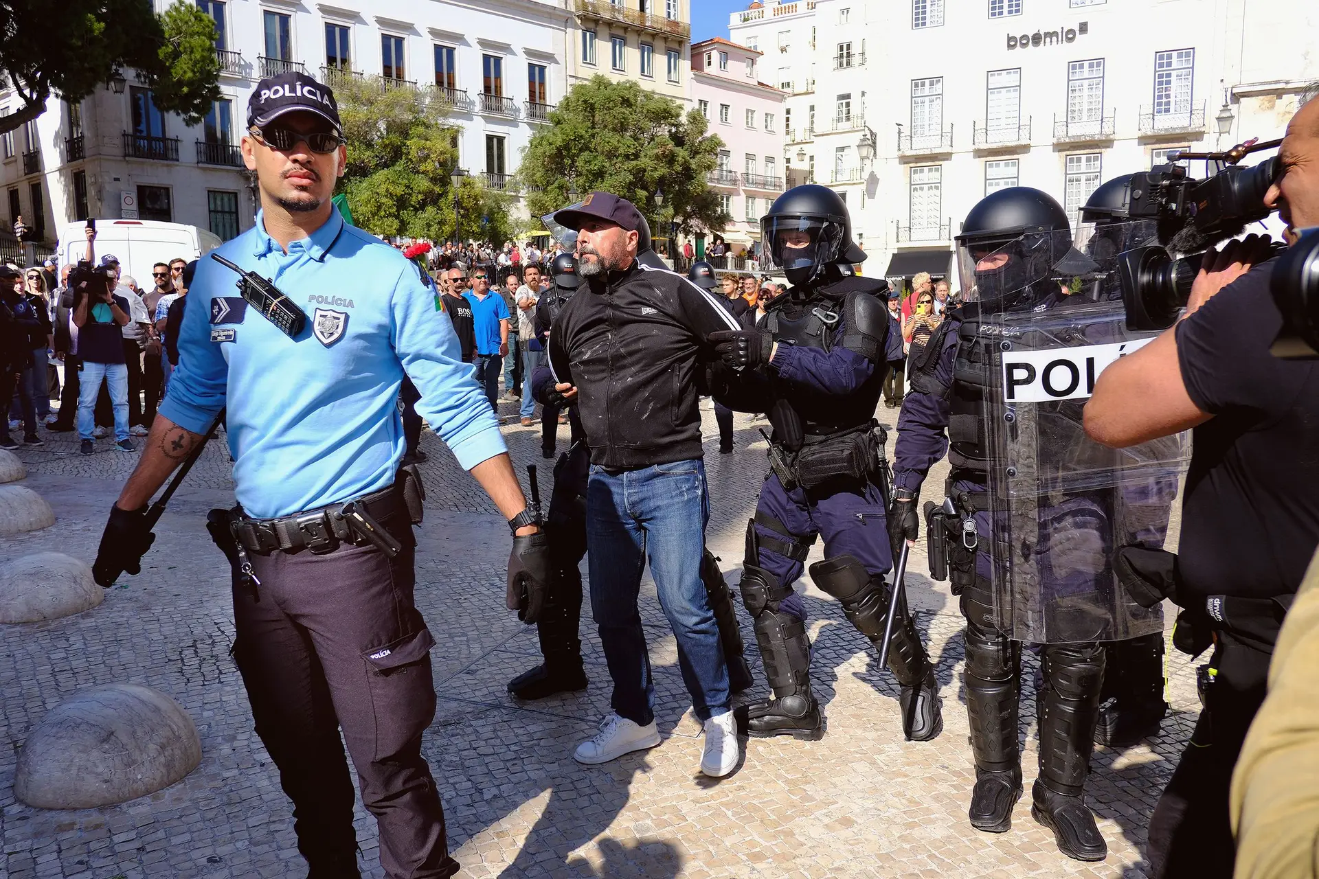 Líder neonazi Mário Machado foi um dos três detidos pela polícia durante a concentração ilegal no Rossio