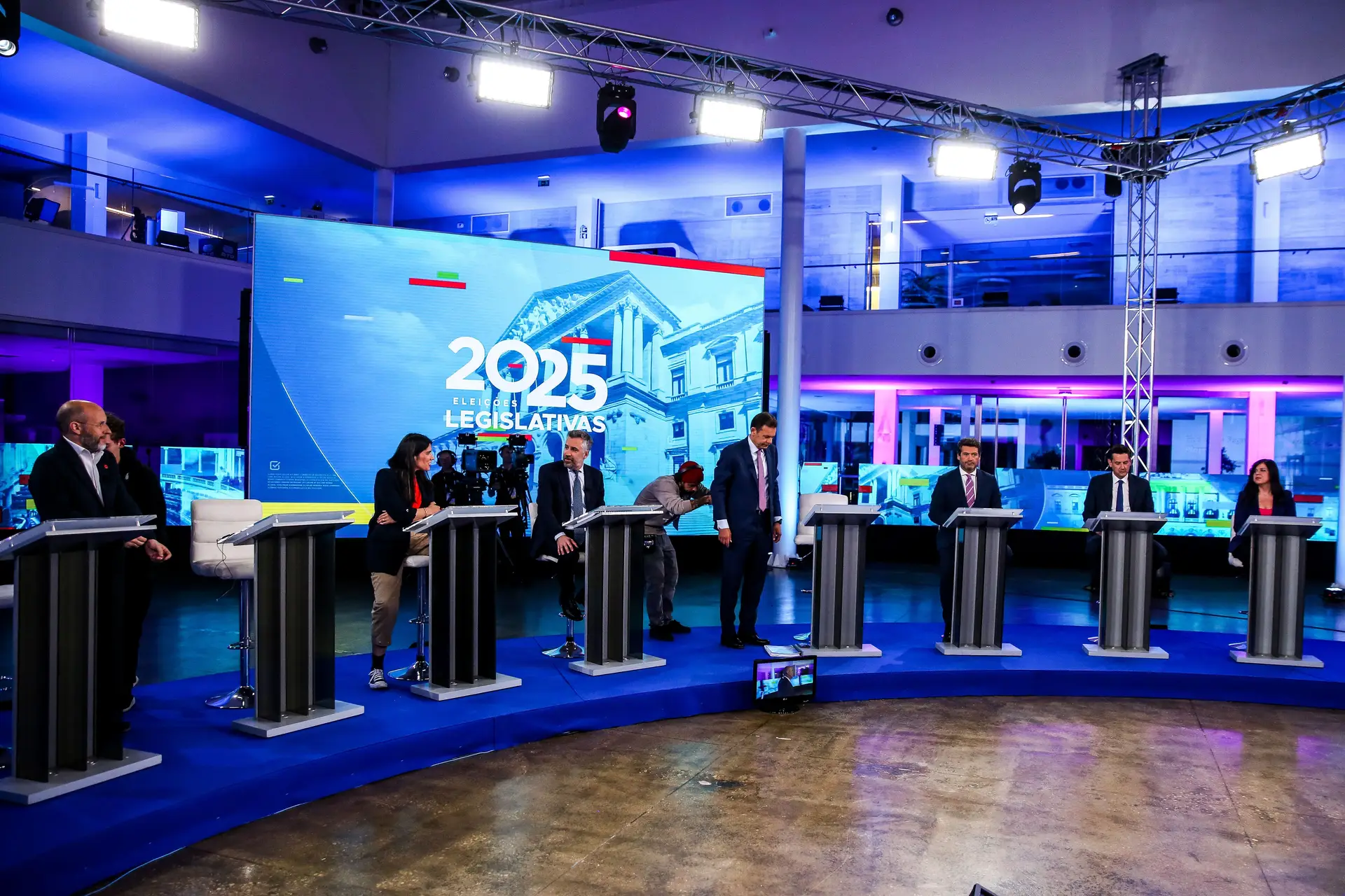 Legislativas 2025 - Debate entre os 8 partidos com assento parlamentar.