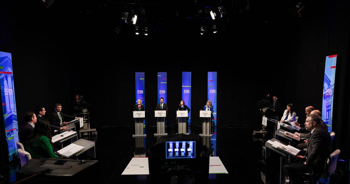 Pedro Nuno e Montenegro disponíveis para consenso na Justiça, mas Spinumviva e apagão põem todos contra o Governo no Debate da Rádio